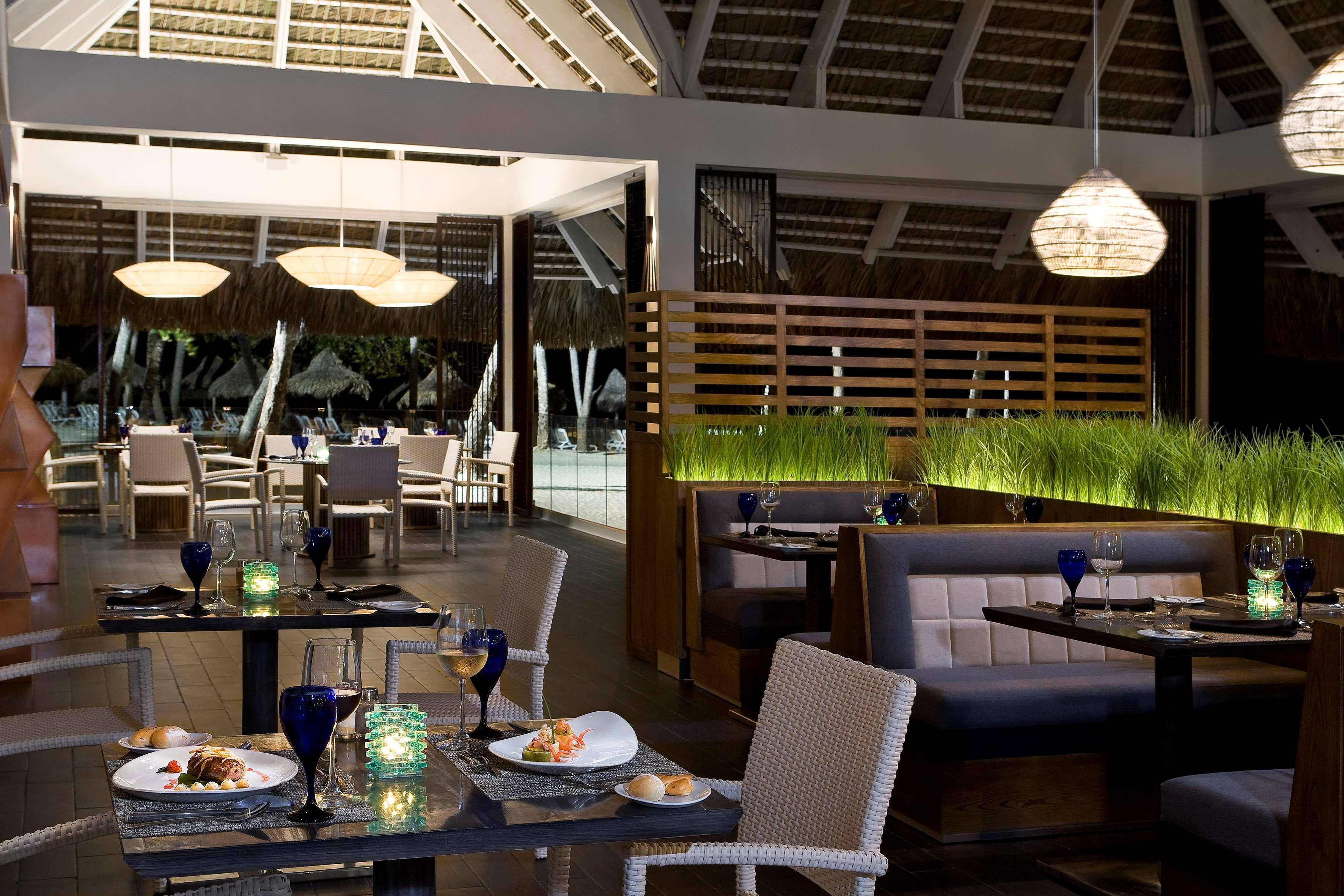 Meliá Caribe Beach Resort-All Inclusive Punta Cana Exterior foto The restaurant at the resort
