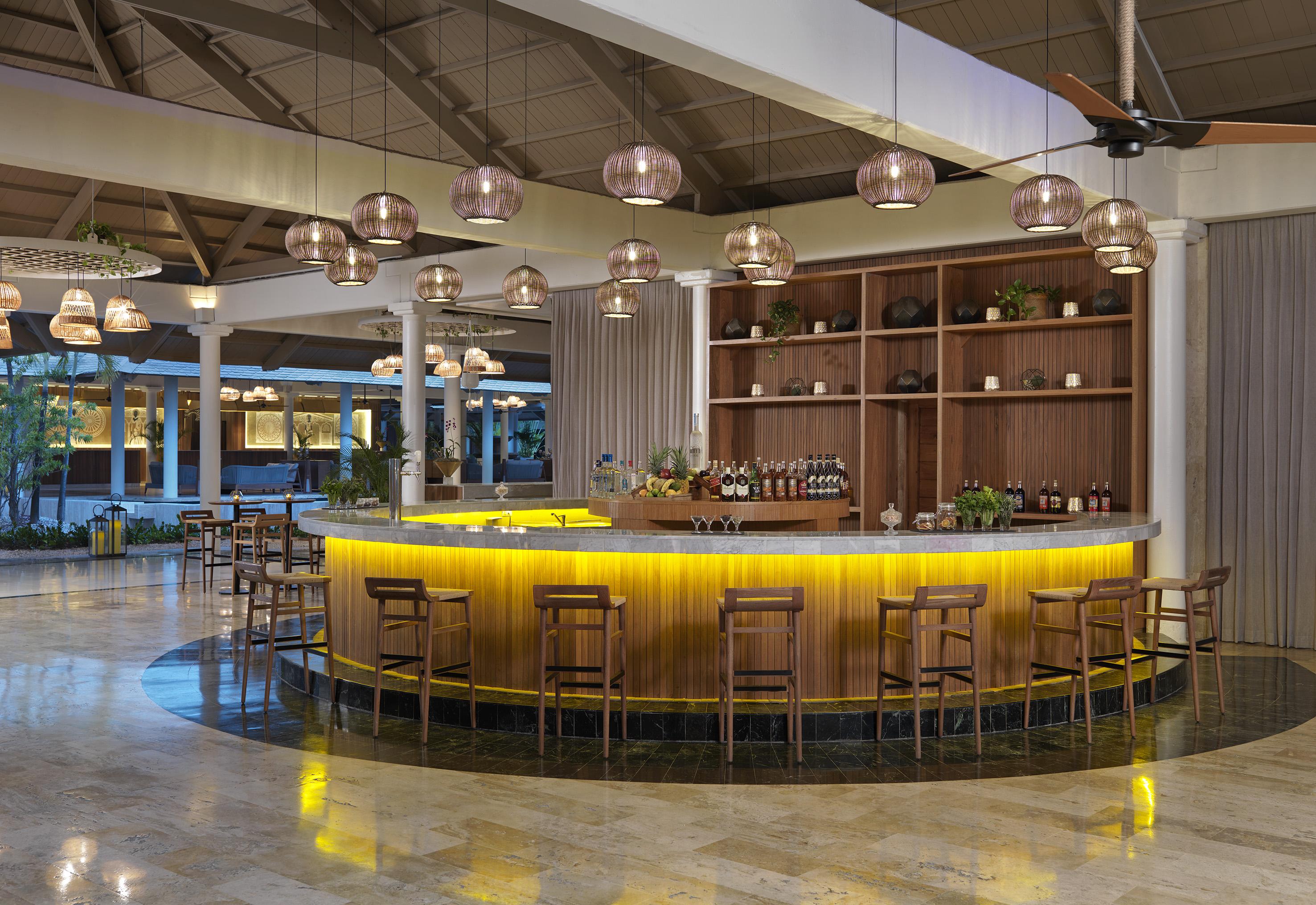 Meliá Caribe Beach Resort-All Inclusive Punta Cana Exterior foto The bar at the new lounge